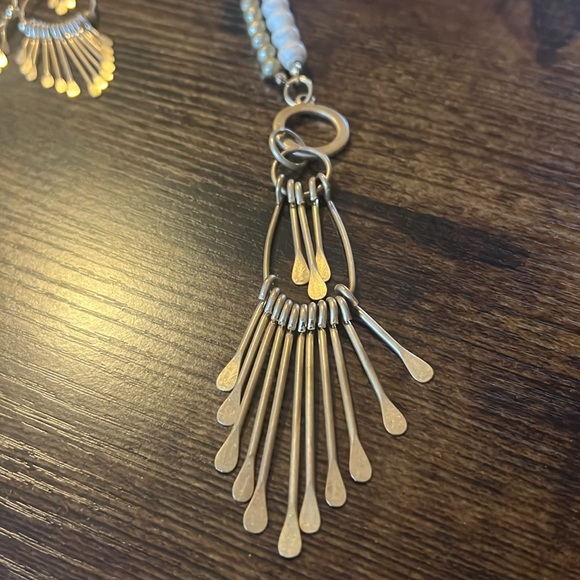 Plunder Necklace and Earrings Set - Picture 3 of 4